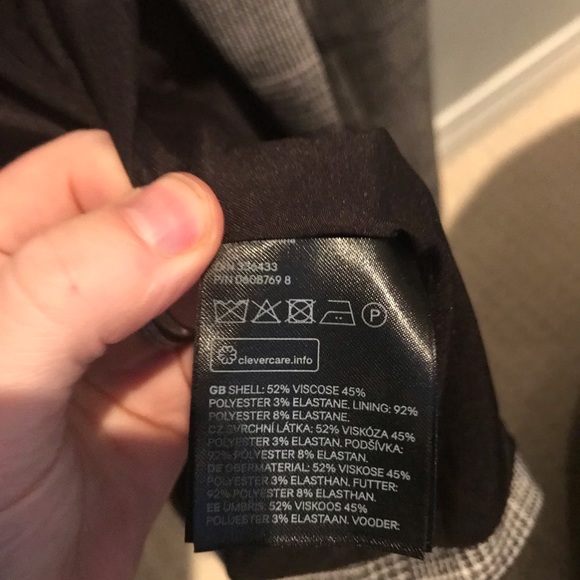 Plaid tailored H & M blazer. Size 2. - Picture 3 of 6